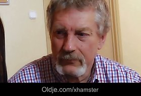 იგი შეესაბამება მისი მეგობარი და მისი ძალიან მძიმე, როგორც მისი მონა